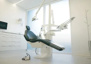 خدمات حرفه‌ای زیبایی و درمانی در مطب دندانپزشکی دکتر دشت بزرگی در گیلان